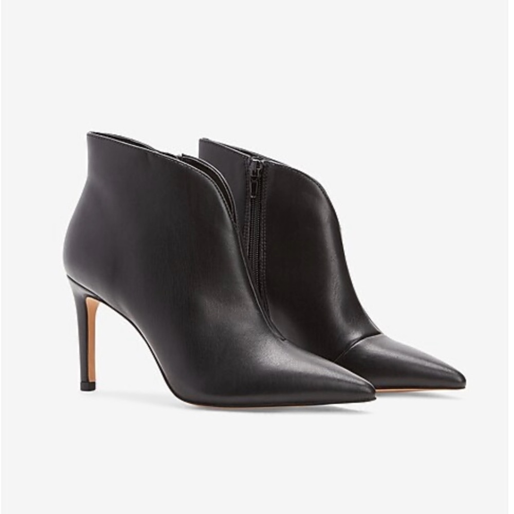 🛍️ NWT Express Elegant Black Ankle Boots